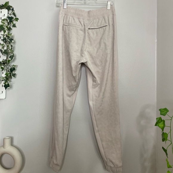 Athleta Brooklyn Textured Animal Print Jogger Pants in Leopard Abalone Gray - Picture 6 of 9